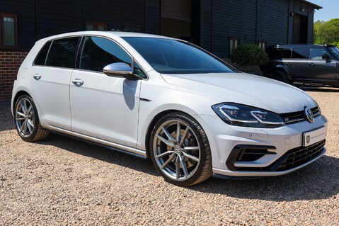 Volkswagen Golf R 2.0 TSI DSG 49
