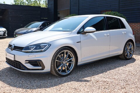 Volkswagen Golf R 2.0 TSI DSG 52