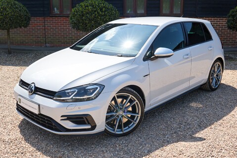 Volkswagen Golf R 2.0 TSI DSG 53