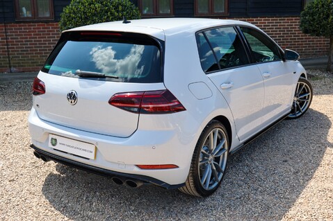 Volkswagen Golf R 2.0 TSI DSG 61