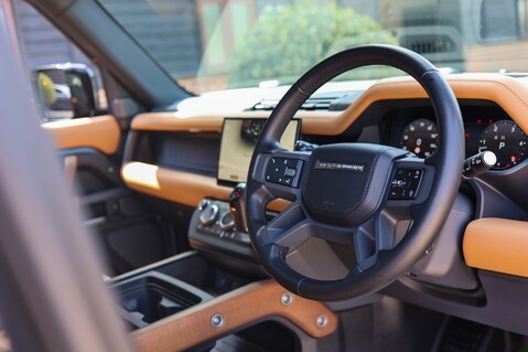 Land Rover Defender 110 X 3.0 MHEV URBAN 26