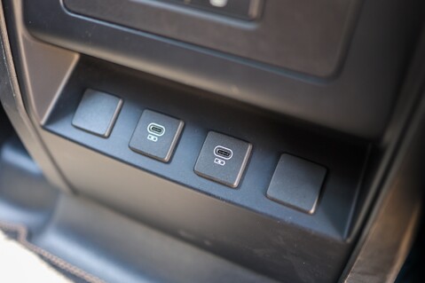 Land Rover Defender 110 X 3.0 MHEV URBAN 43