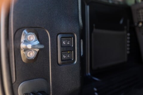 Land Rover Defender 110 X 3.0 MHEV URBAN 46