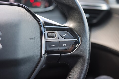 Peugeot 208 1.2 PURETECH ACTIVE PREMIUM S/S 21