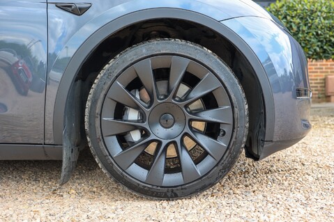 Tesla Model Y LONG RANGE AWD 11