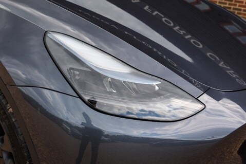 Tesla Model Y LONG RANGE AWD 29