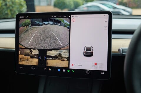 Tesla Model Y LONG RANGE AWD 18
