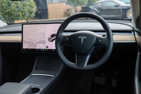 Tesla Model Y LONG RANGE AWD 15