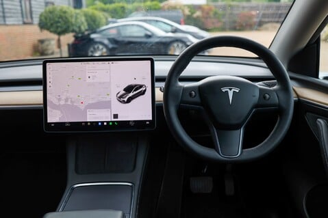 Tesla Model Y LONG RANGE AWD 4