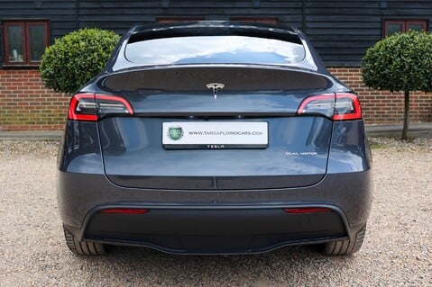 Tesla Model Y LONG RANGE AWD 8