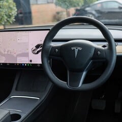 Tesla Model Y LONG RANGE AWD 1