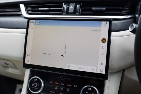 Jaguar F-Pace 2.0 R-DYNAMIC BLACK MHEV 21