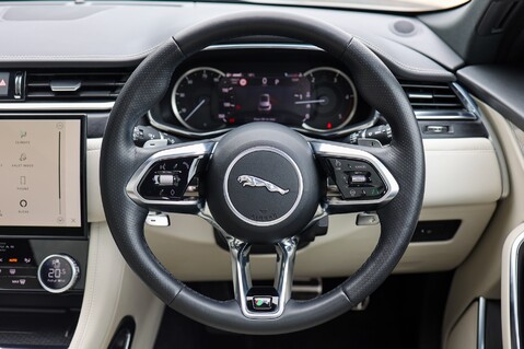 Jaguar F-Pace 2.0 R-DYNAMIC BLACK MHEV 16