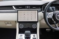 Jaguar F-Pace 2.0 R-DYNAMIC BLACK MHEV 22