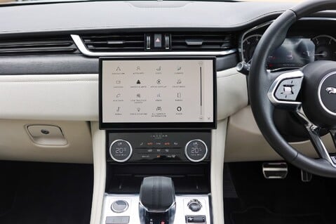 Jaguar F-Pace 2.0 R-DYNAMIC BLACK MHEV 22