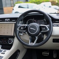 Jaguar F-Pace 2.0 R-DYNAMIC BLACK MHEV 1
