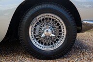 Aston Martin DB6  19