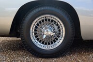 Aston Martin DB6  20