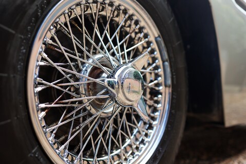 Aston Martin DB6  23