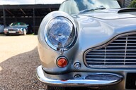 Aston Martin DB6  24