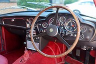 Aston Martin DB6  39