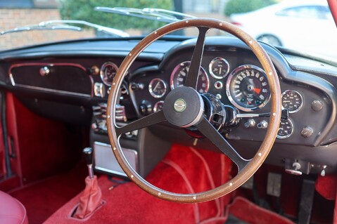 Aston Martin DB6  39