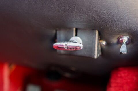 Aston Martin DB6  41