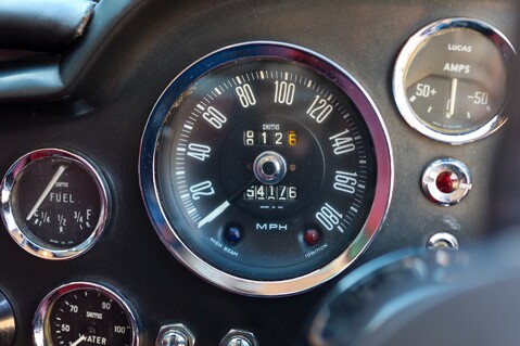 Aston Martin DB6  45