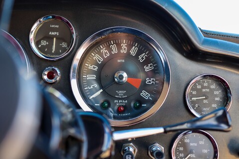 Aston Martin DB6  47