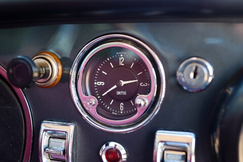 Aston Martin DB6  49