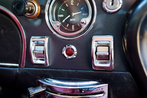 Aston Martin DB6  50