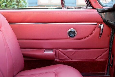 Aston Martin DB6  55