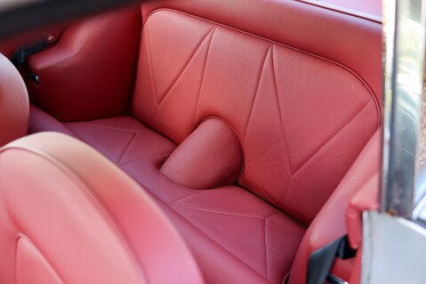 Aston Martin DB6  33
