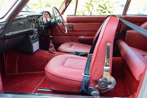Aston Martin DB6  65