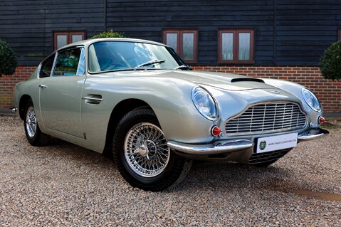 Aston Martin DB6  67