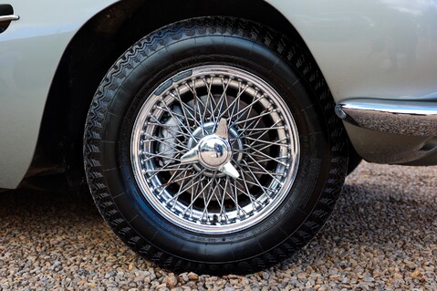 Aston Martin DB6  71