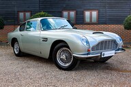 Aston Martin DB6  72