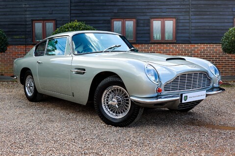 Aston Martin DB6  72