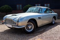 Aston Martin DB6  15