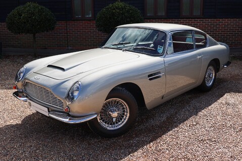 Aston Martin DB6  83