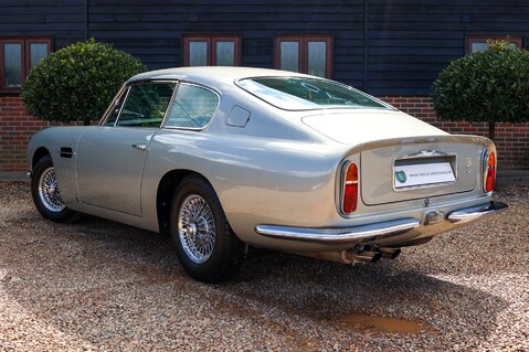 Aston Martin DB6  2