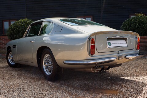 Aston Martin DB6  87