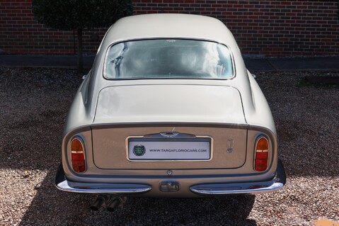 Aston Martin DB6  89