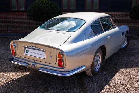 Aston Martin DB6  92