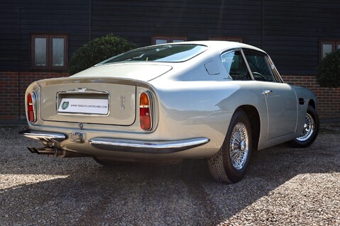 Aston Martin DB6  94