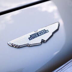 Aston Martin DB6  1