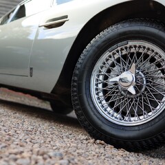 Aston Martin DB6  2