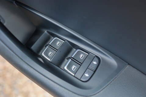 Audi A6 AVANT 2.0 TDI S LINE 30