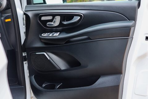 Mercedes-Benz V Class V220D 2.1 AMG LINE 7 SEAT 23