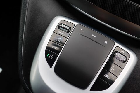Mercedes-Benz V Class V220D 2.1 AMG LINE 7 SEAT 29